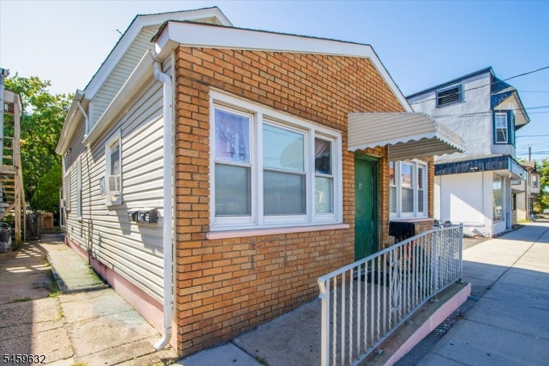 37 Newark Pompton Tpke