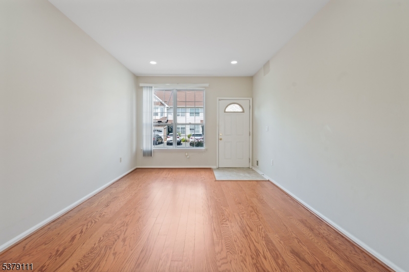 11 Reins Ct