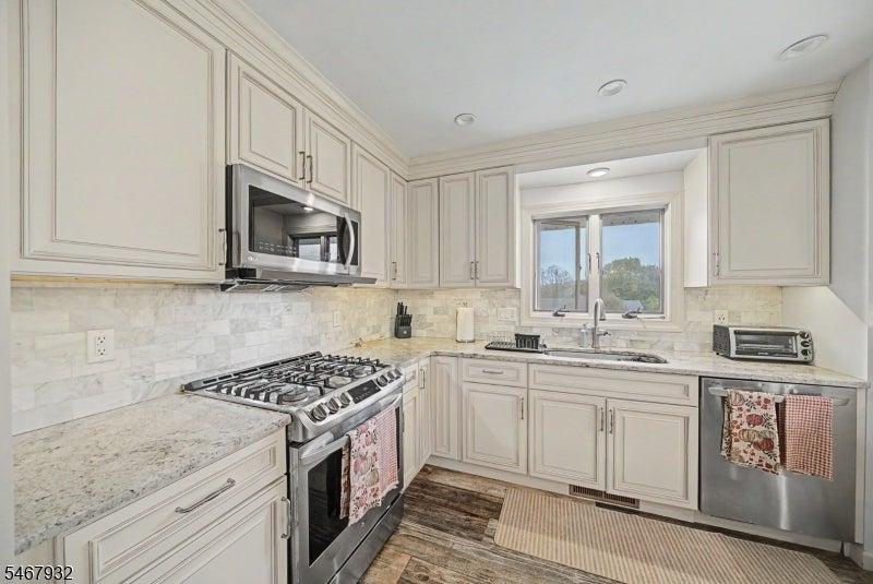 31 Dogwood Dr