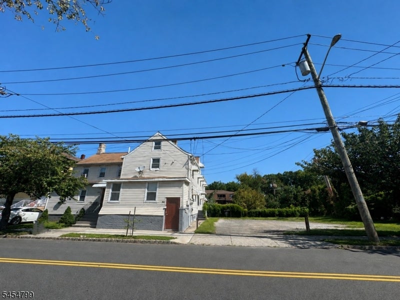 682 Mill St