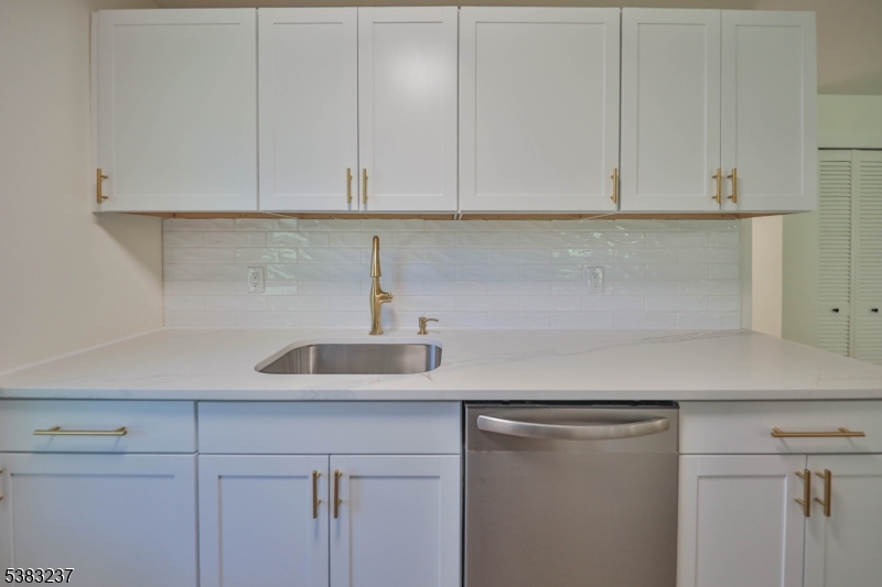 2015 Spruce Hills Dr