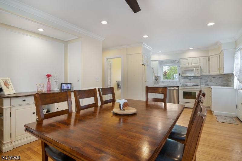 775 W Inman Ave