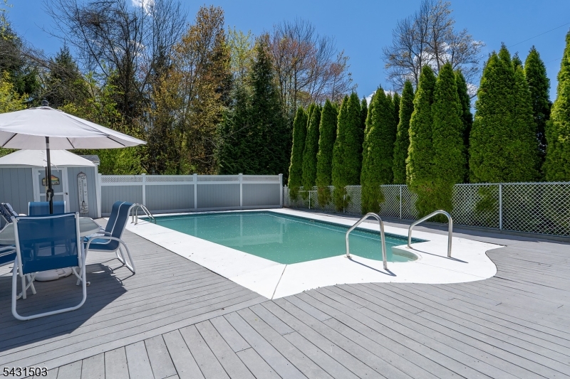 4 Spruce Ct