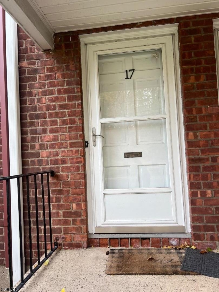 190 Knickerbocker Rd 17