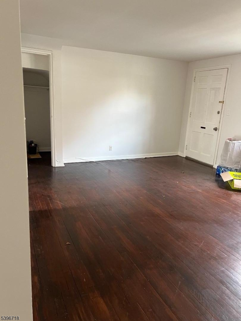 190 Knickerbocker Rd 17