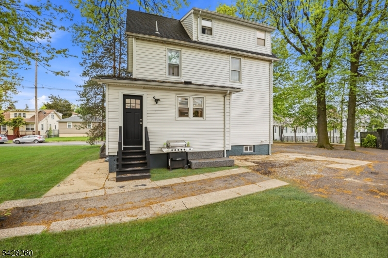 600 Belleville Ave