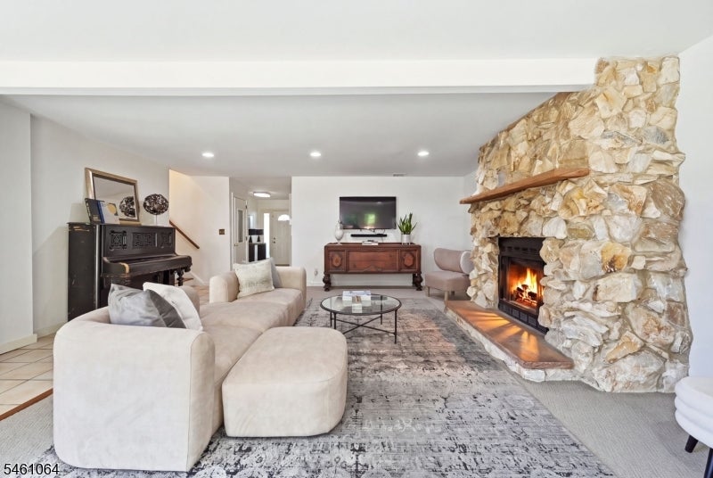 1 Carey Ct