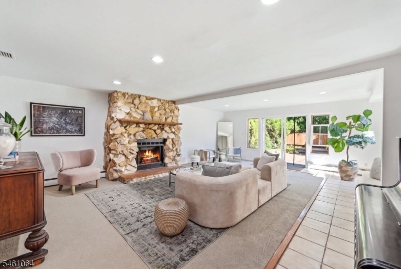 1 Carey Ct