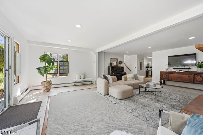 1 Carey Ct