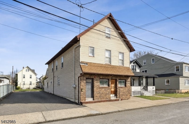 77 Maple Ave