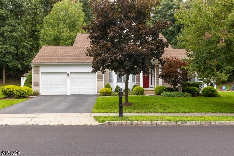 102 Connelly Ave