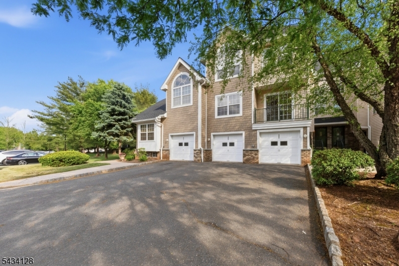 502 Rhoads Dr