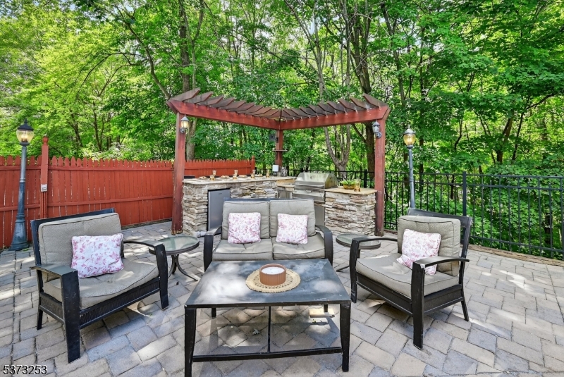 101 Molinari Dr