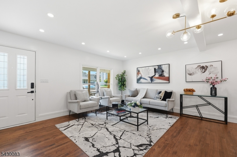 64 Longfellow Dr
