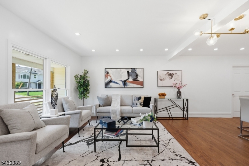 64 Longfellow Dr