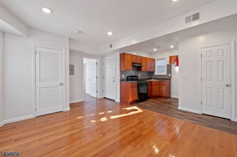 346 Sanford Ave