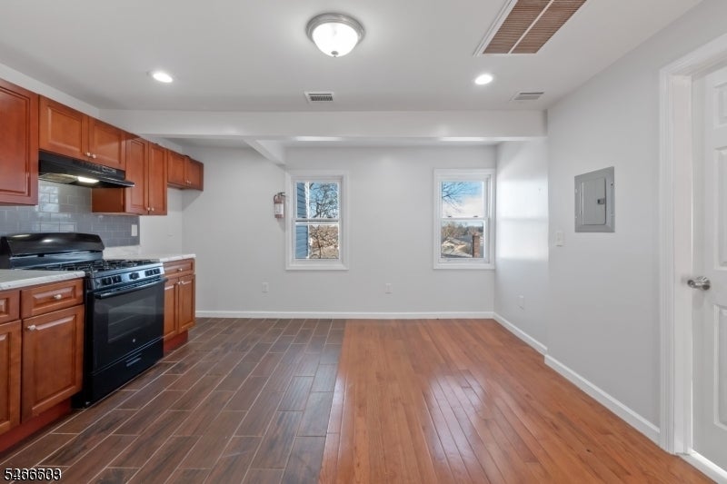 346 Sanford Ave