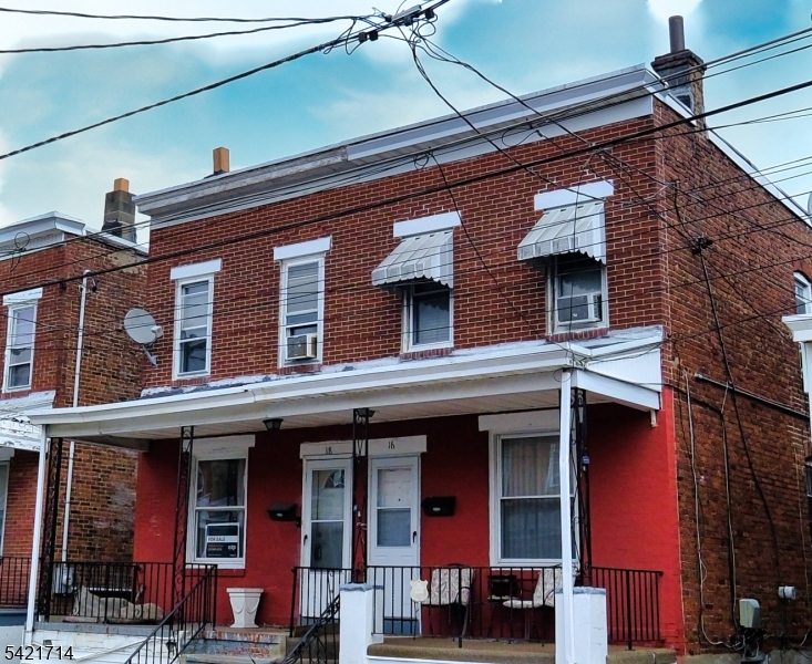 18 Dexter St