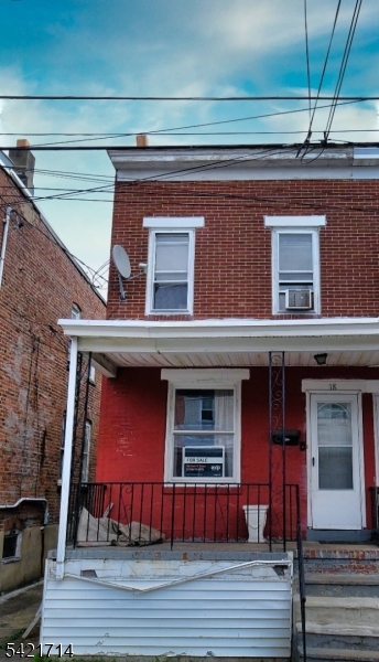 18 Dexter St