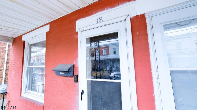 18 Dexter St