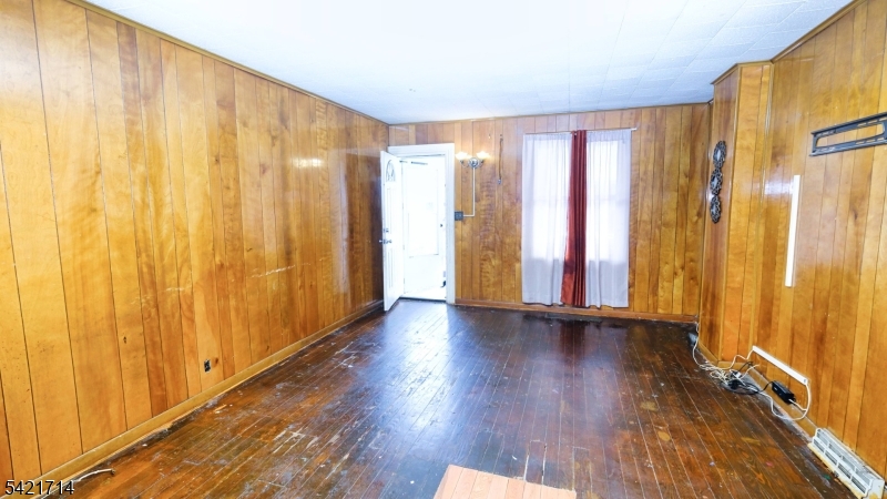 18 Dexter St