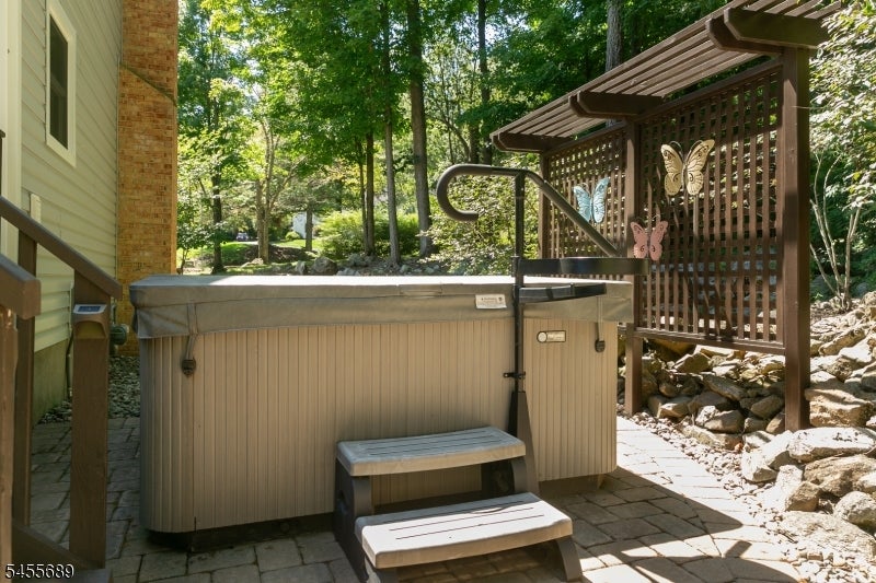 17 Colonel Evans Dr