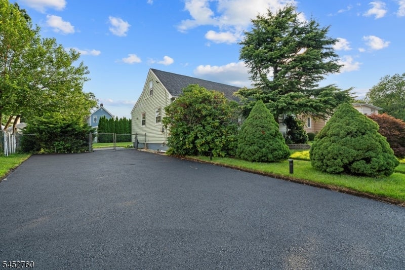 343 Delawanna Ave