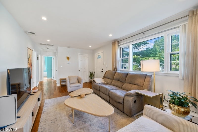 343 Delawanna Ave