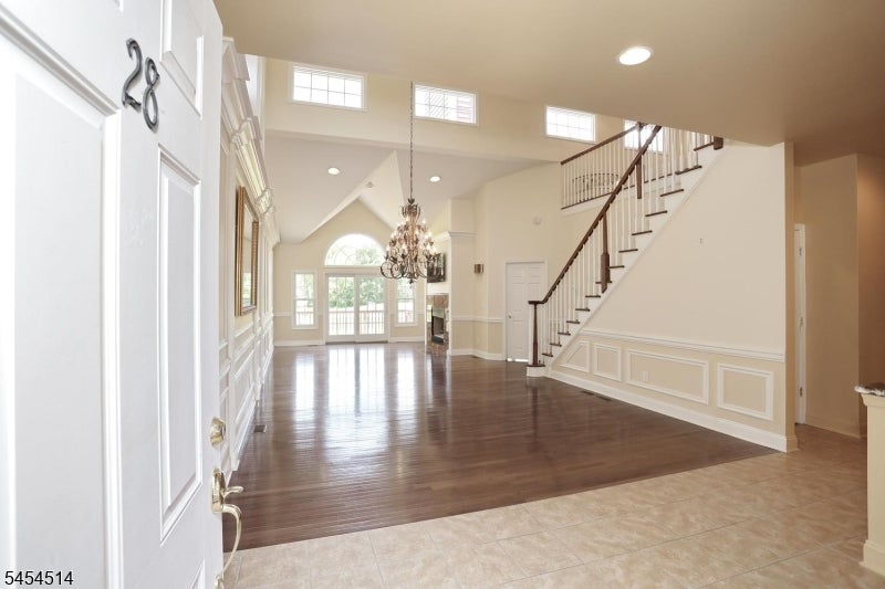28 Turnberry Ln