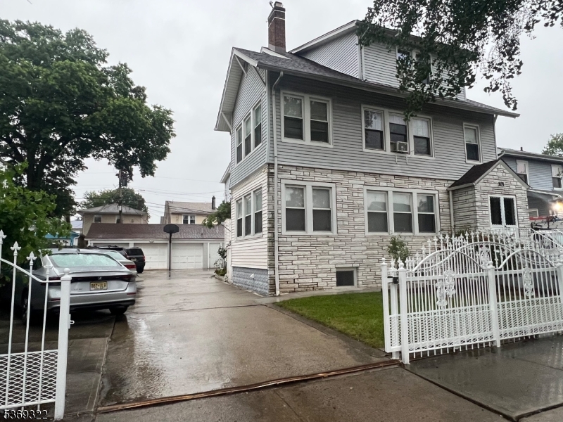 101 Ellington St