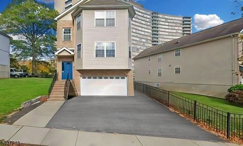 54 Melrose Ave East Orange City NJ 07018