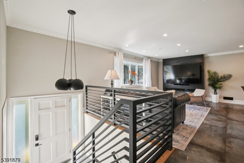 223 Chaucer Dr