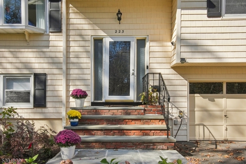223 Chaucer Dr