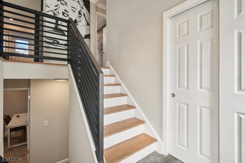 223 Chaucer Dr