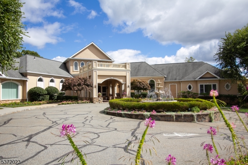 1111 Clinton Ln 111