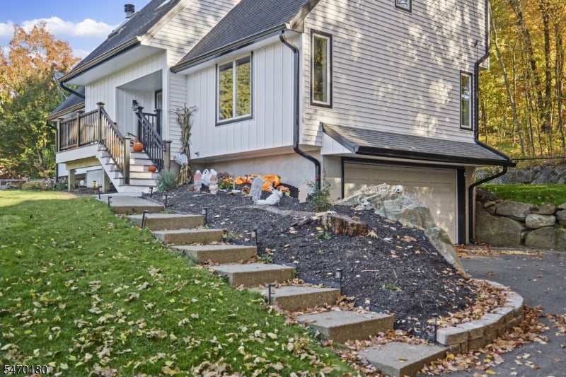 6 Daniel Dr