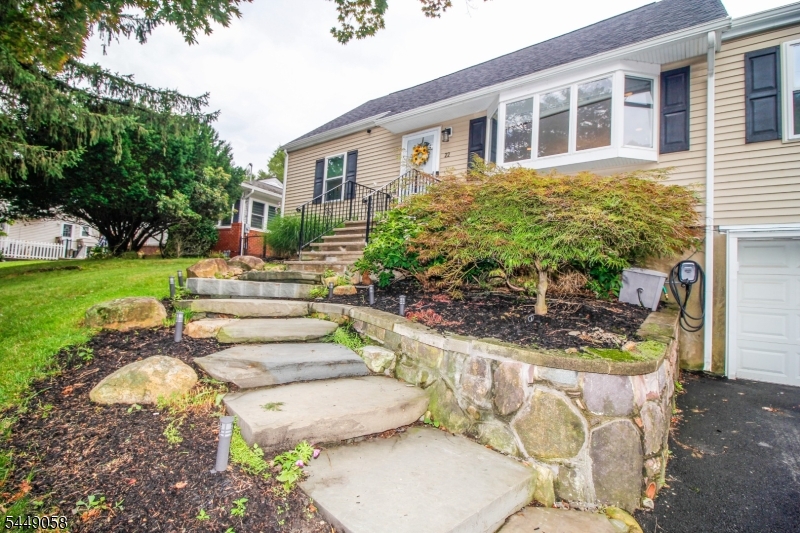 22 Mountain Ave