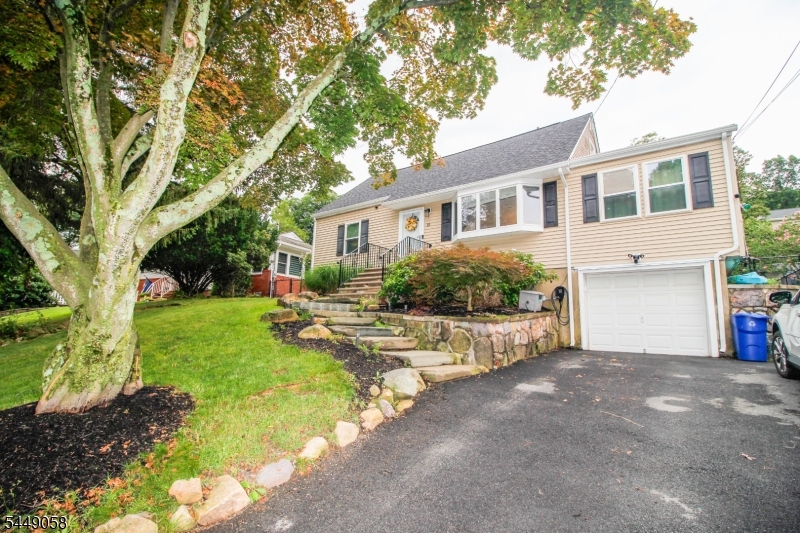 22 Mountain Ave