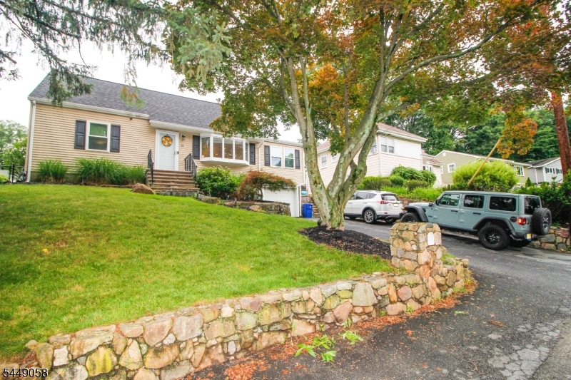 22 Mountain Ave