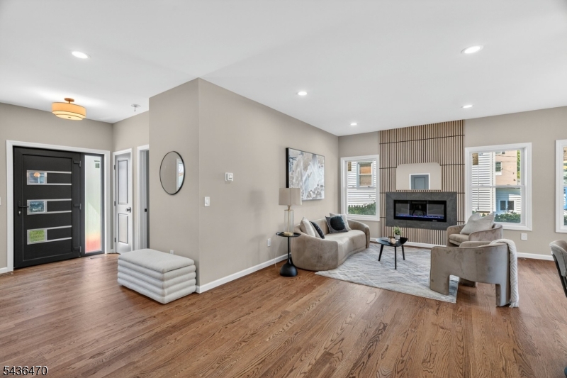 136 Lake Shore Dr