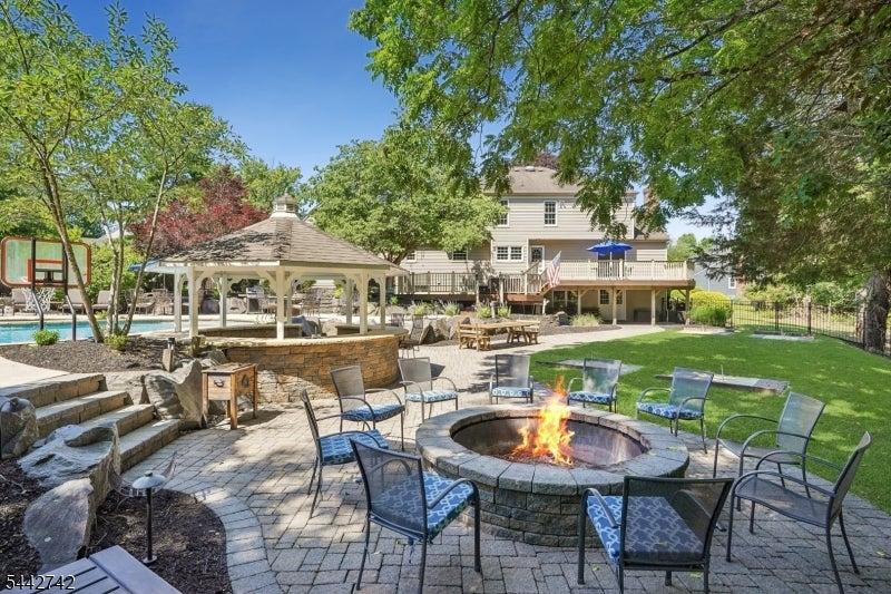 14 Menlo Dr
