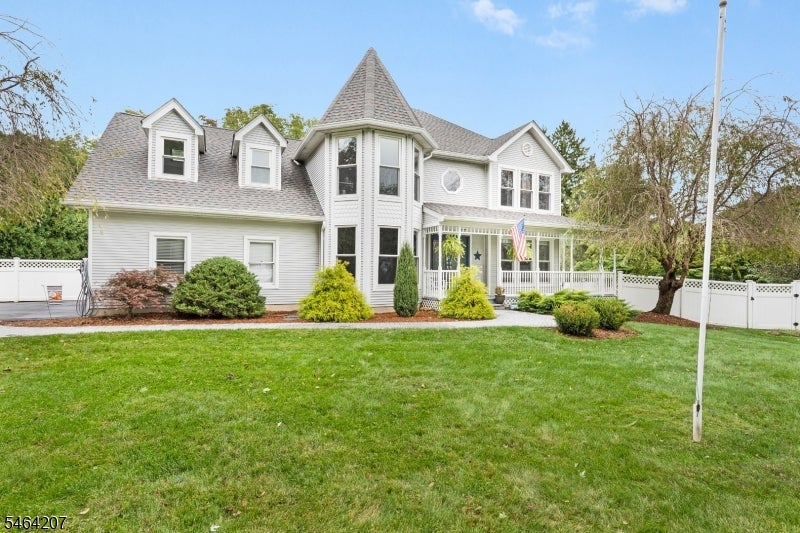 6 Larsen Dr