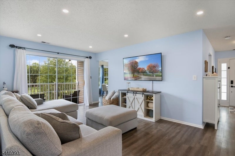 637 Magnolia Ln