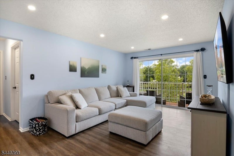 637 Magnolia Ln