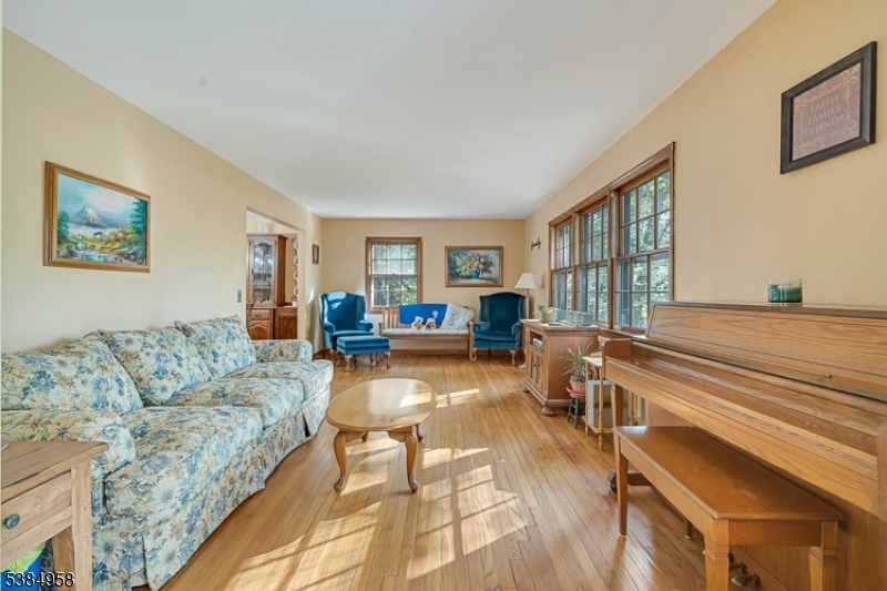23 Glenwood Dr