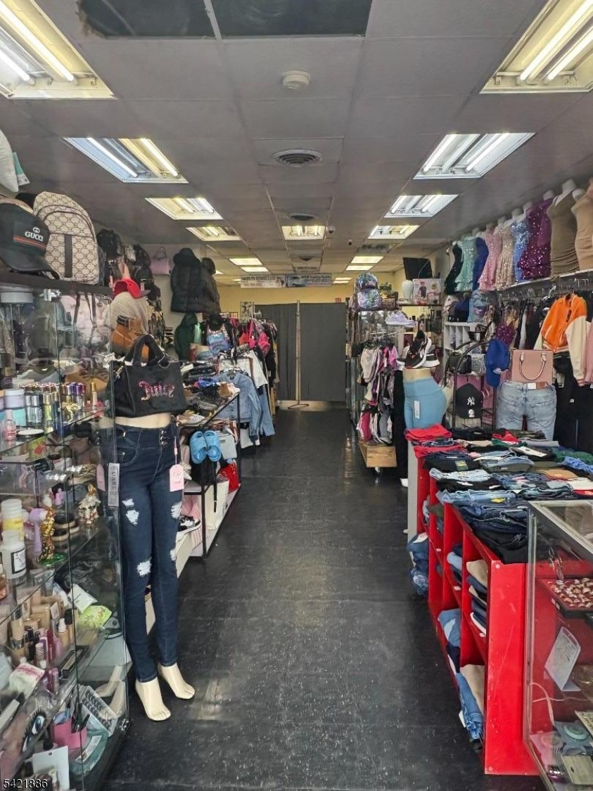 831-833 Elizabeth Ave
