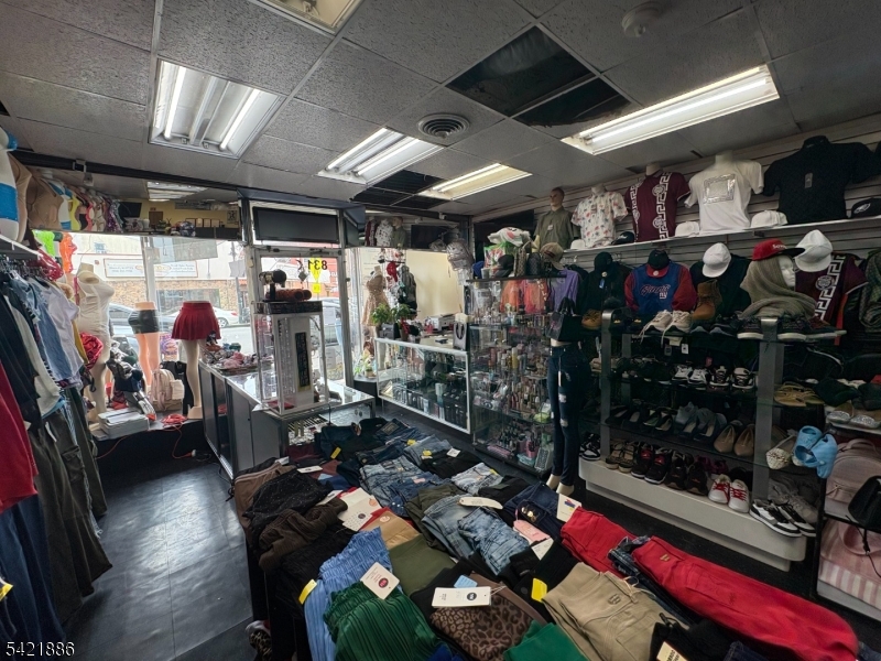 831-833 Elizabeth Ave