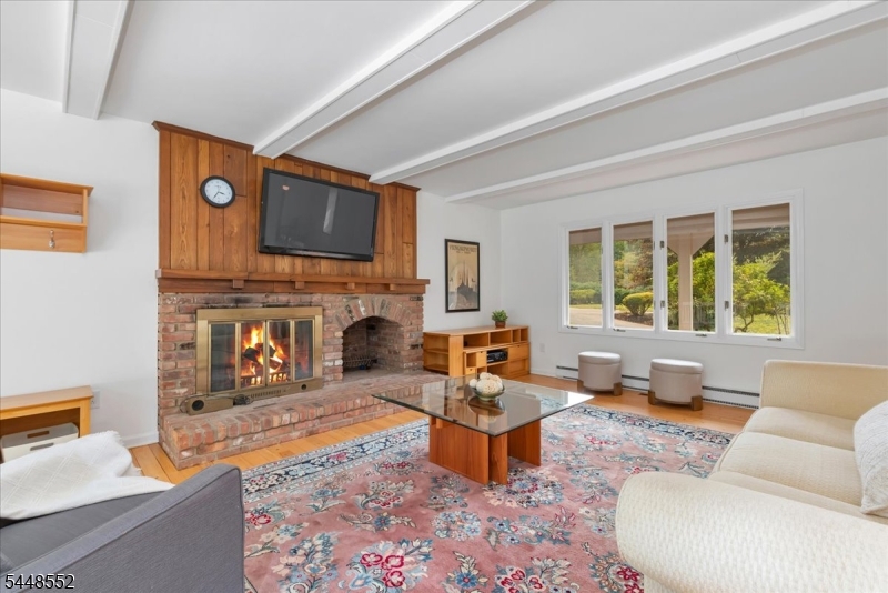 20 Gregory Ln