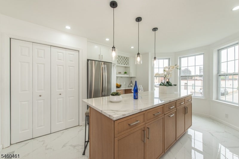 24 Van Pelt Pl B