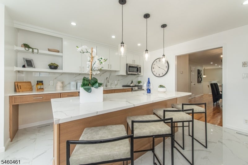 24 Van Pelt Pl B
